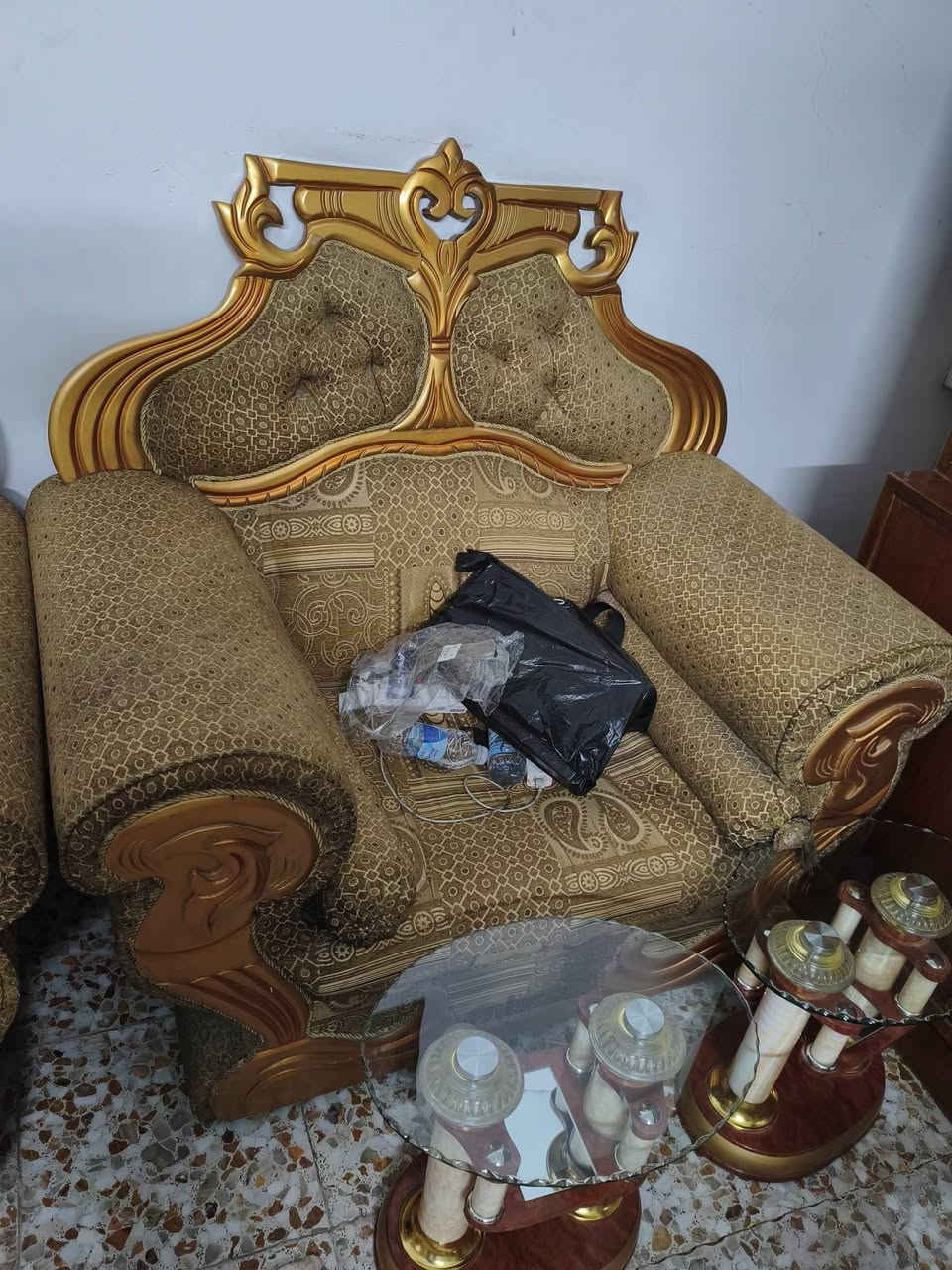 للبيع طخم قنفات الموضح بالصور بسعر 80 الف دينار 
للاتصال ***********
