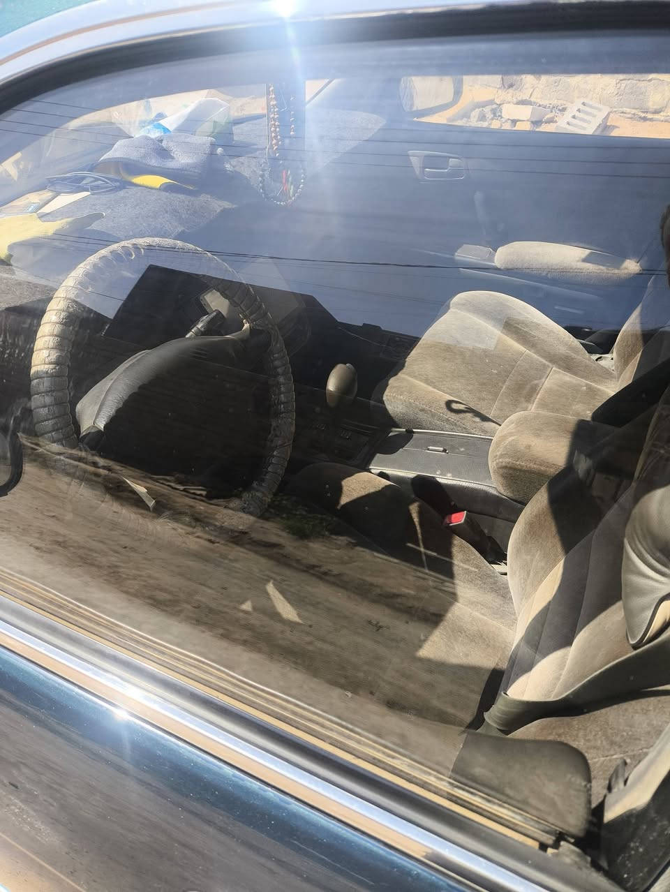 السلام عليكم بطه موديل 93 رقم ذي قار سنويه جديده تحويل ثاني يوم  سياره مكفوله من الضربه والكص فقط مصبوغه حزام للجماليه تبريد وي سيوج كير محرك كفاله سياره ماتصرف عليها ربع دينار.  العنوان ذي قار البطحاء السعر 55  الهاتف ***********
