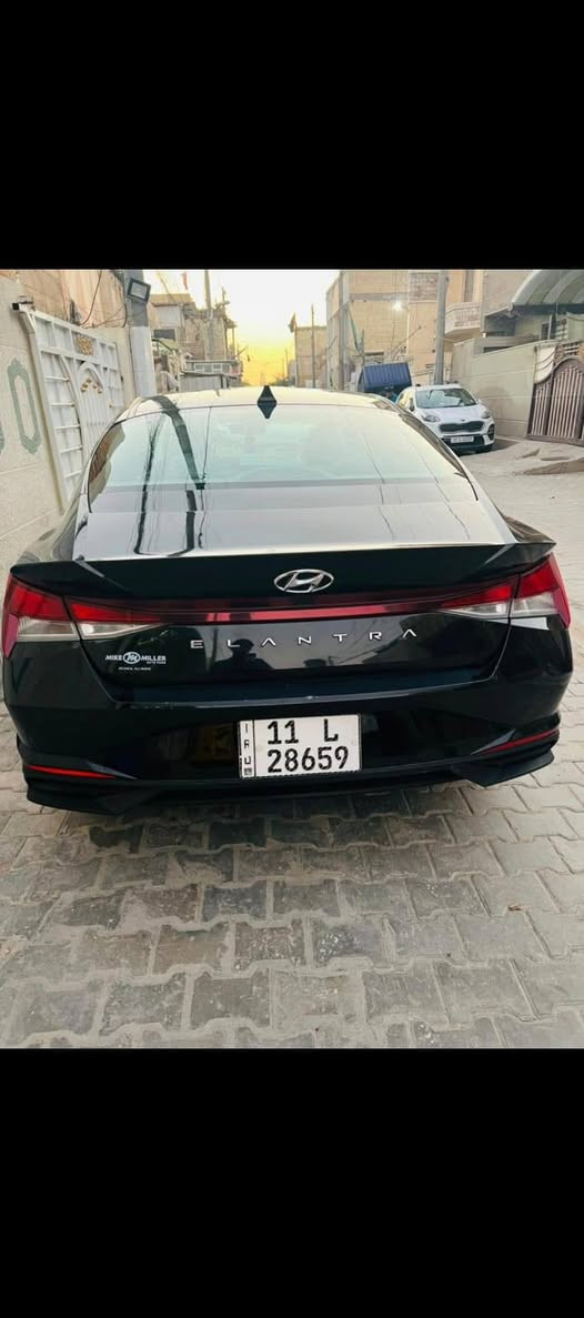 السلام عليكم سياره النترا امريكي موديل 23 محرك 2000 دوش سياره خير من الله ماشيه 42 حادثها بنيد معمر نفسه السعر 170 وبيها مجال بسيط 
العنوان بغداد الحرية شراي اتصل ***********
