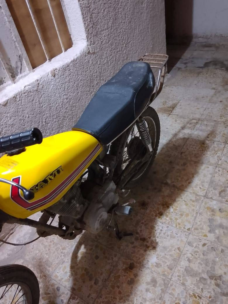 سلام عليكم دراجه للبيع بدون اوراق مكاني ميسان قرب مستشفى لحكيم سعر 350 وبيه مجال *********** مامتواجد بالفيس رمشلي واني خابرك
