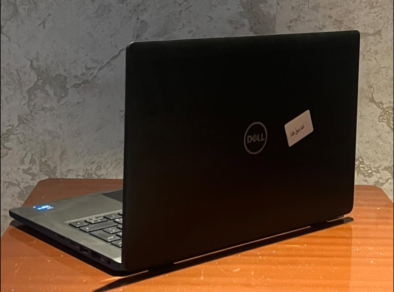 بسعر مميز جداً (350 ألف فقط!) | DELL Latitude 7320 💻
للبيع لابتوب DELL Latitude 7320 الغني عن التعريف، جهاز يجمع بين الخفة، القوة، والمتانة. مثالي جداً للطلاب، المبرمجين، أصحاب الأعمال، والتصفح السريع. الجهاز بحالة ممتازة وجاهز للاستخدام الفوري!
🔥 المواصفات الفنية:
 المعالج: Intel Core i5 (الجيل الحادي عشر) فئة G7 - أداء سريع وممتاز جداً مع معالج رسوميات قوي.
 الذاكرة (RAM): 16GB DDR4 (سرعة خيالية بالتنقل بين البرامج وسلاسة تامة).
 التخزين: 256GB SSD NVMe (إقلاع للنظام بلحظات وسرعة فائقة بنقل البيانات).
 الشاشة: 13.3 إنش بدقة Full HD وبتقنية IPS (ألوان رهيبة، مريحة للعين، وزوايا رؤية واضحة من كل الجهات).
 الكيبورد: كيبورد ضوئي (Backlit Keyboard) مريح جداً وبمظهر أنيق، يسهل عليك الكتابة بالظلمة.
 الخصوصية والأمان: كاميرا واضحة جداً للمكالمات والاجتماعات، مع غلق ميكانيكي (Privacy Shutter) للخصوصية والأمان التام.
✨ مميزات إضافية:
 تصميم نحيف وخفيف الوزن (سهل التنقل بيه للجامعة أو الشغل).
 بطارية ممتازة تدوم لساعات عمل طويلة.
 نظام التشغيل: Windows 11 الأصلي مستقر وجاهز.

💡 ملاحظة: الجهاز فحص كامل، نظيف جداً وخالي من أي

📞 للحجز أو الاستفسار:
 السعر المميز: 350 ألف دينار عراقي (شامل التوصيل) 🚚💰
 مكان التواجد: بغداد.
 رقم الهاتف: *********** 📱 (متواجدين واتساب أيضاً للرد السريع).
