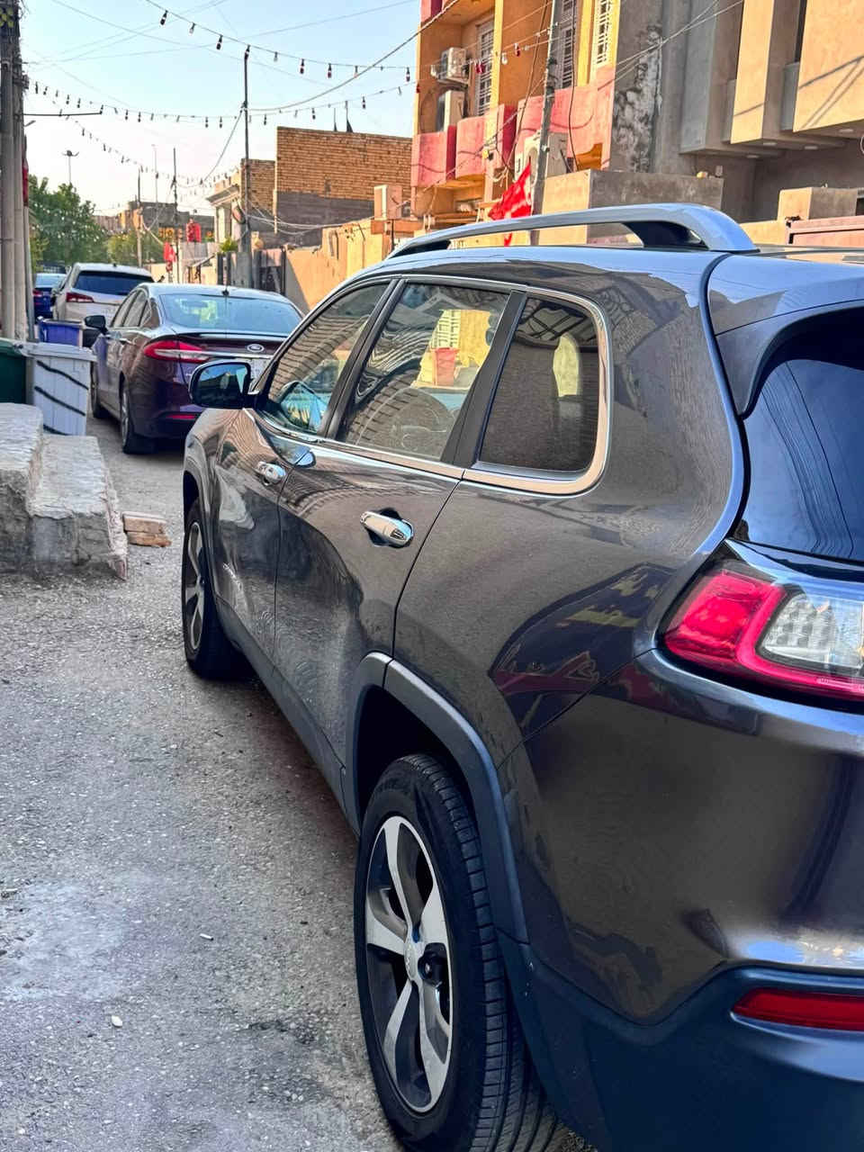 🚘 للبيع – جيب شيروكي ليمتدد أعلى فئة 
💰 السعر: 118 $
🔹 الموديل: 2019
🔹 المحرك:  2000 تيربو 
🔹 الاستيراد: وارد أمريكي
🔹 رقم السيارة: واسط
🔹 مكان السيارة: واسط ـ مركز الكوت 
✨ المواصفات
✅ بصمة للأبواب الأربعة
✅ تشغيل عن بُعد (Remote Start)
✅ مثبت سرعة
✅ رادار أمامي
✅ مانع انزلاق
✅ نظام تعليق ذاتي
✅ مصابيح أمامية LED
✅ حساسات ضغط الإطارات (TPMS)
✅حساسات خلفي ستوب اوتوماتيك 
✅ كشنات كهربائي 
✅ فتح وغلق الجنطه كهربائي 
✅ المرايا الجانبيه قلاب مع البگ
✅ تخم اطارات جديد 

📌 حالة السيارة
✔️ الحادث بنيد وجاملغات الامامية .
✔️ يوجد خلل في المحرك لكن يعمل 
💵 السعر المطلوب: 118 $
للتواصل رقم الهاتف ‏***********‏
