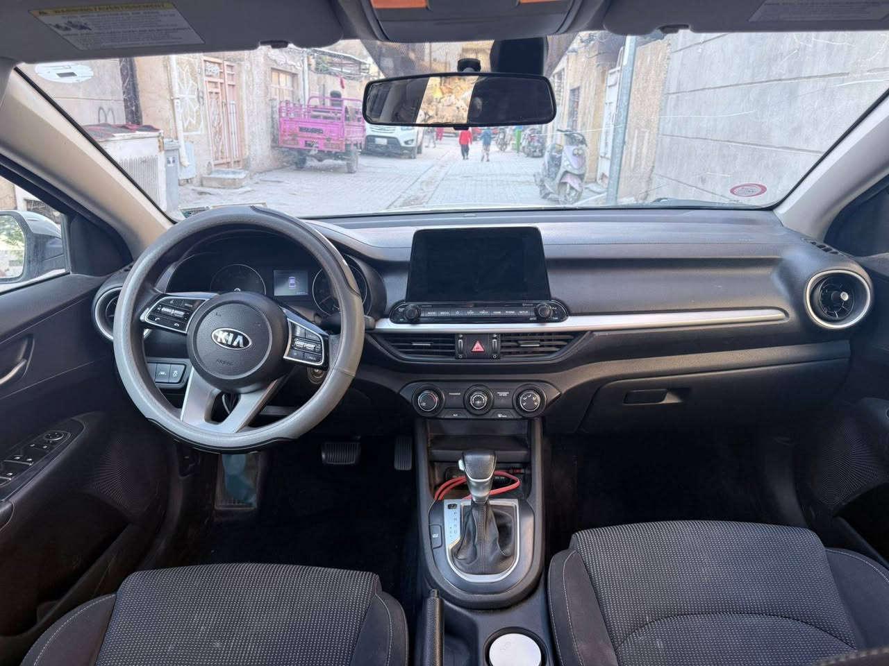 السلام عليكم سياره فورتي 2020 مكينه دوش 2000 كير AT المرغوب ماشيه 87لون سلفري حادثها قبق جنطه مبدل وجاملغ الايسر خلف السائق رقمها شمالي اربيل بيها طخه خفيفه موضحه بالصور السعر 120 ما عليها اي غرامه 
بغداد ا  شعله ***********   صور الحادث داخل المنشور
