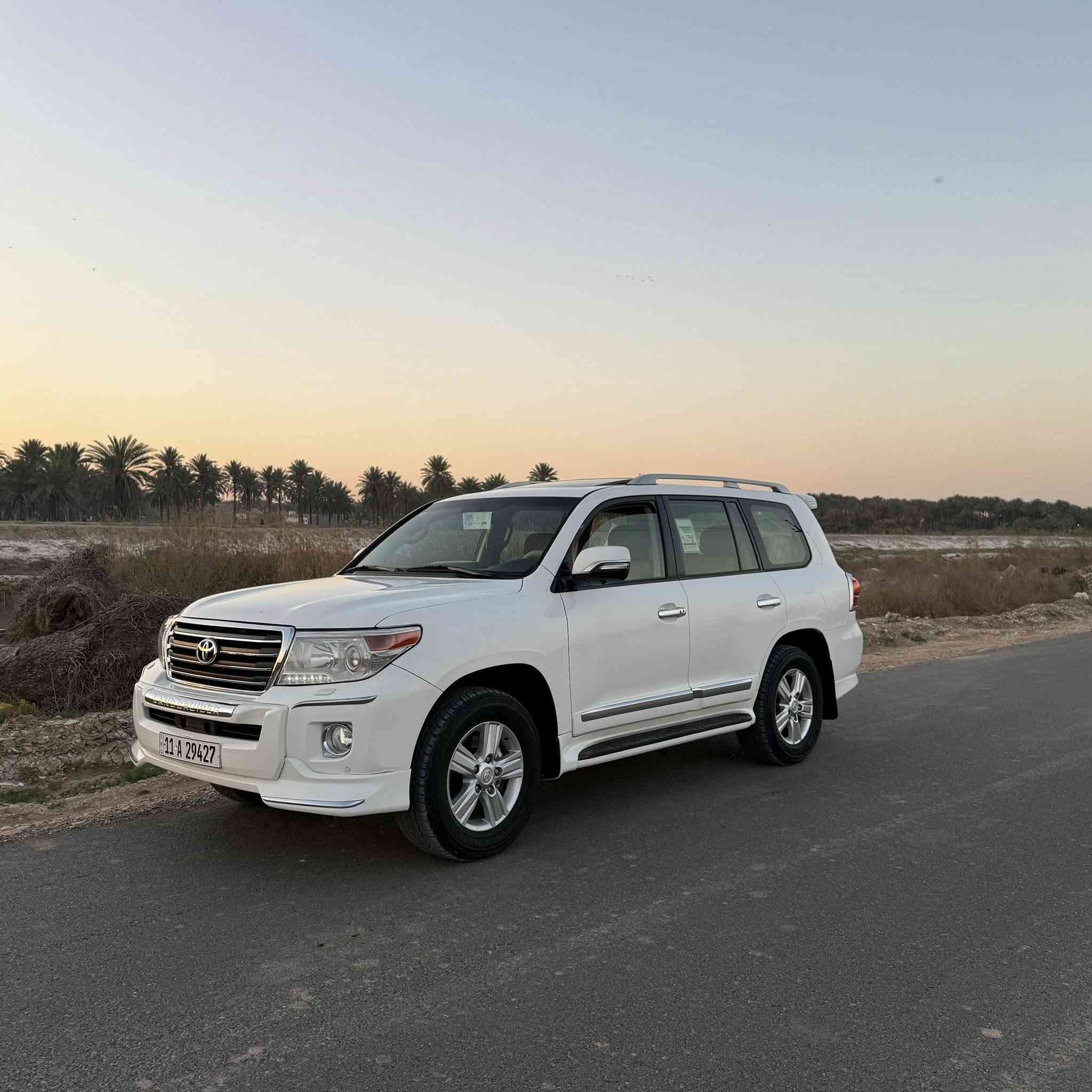 السلام عليكم تيويتا لاندكروز 2014
مكفولة من الصبغ والتبديل 
ماشية ١٠٠ الف 
رقم بغداد بأسمي
فول مواصفات بريم 
محرك وكير علا وضع الشركة مكفول من كلشي 
تخم تاير + ادامة كاملة جديدة 
السعر 
400$  
مكان لسيارة ديالى الخالص 

***********

***********
