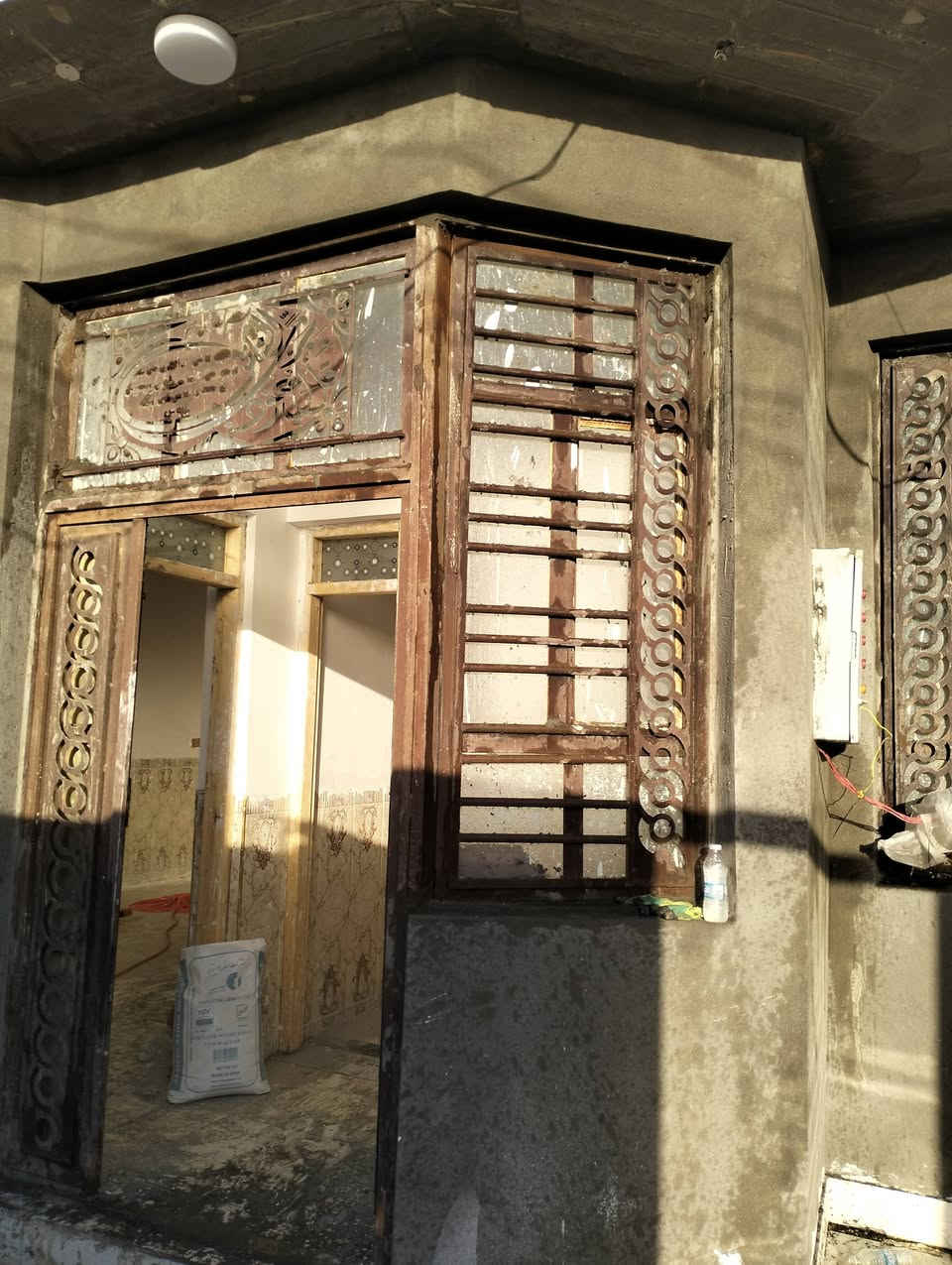 متفرغ عمل
لبخ سمنت وصطار جص وسقل وطلس ونثر
ومخمر عمل درجى اولى 
***********
