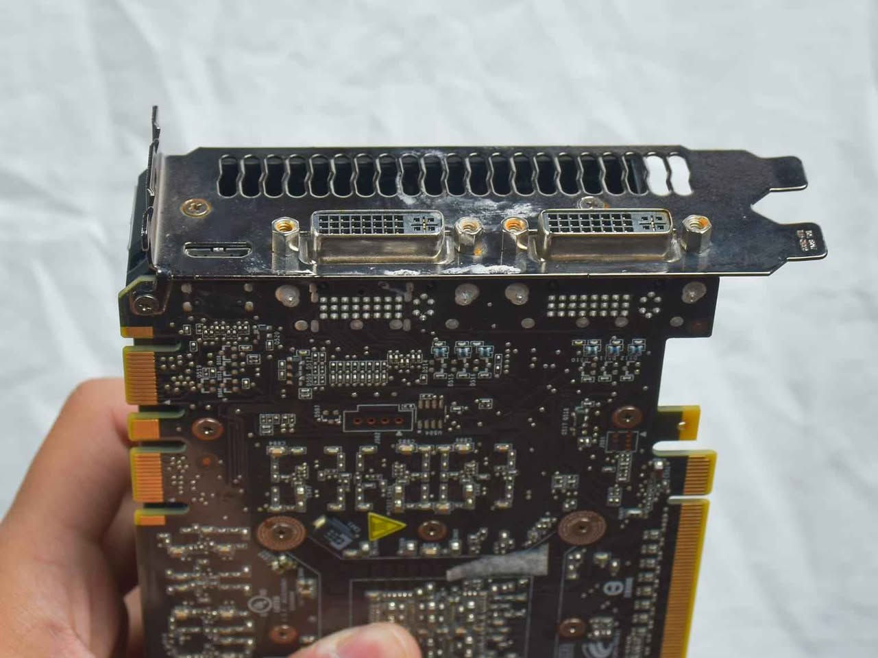 كرت evga gtx 470
شغال بدون مشاكل


**إذا كنت صاحب هذا الإعلان وتريد حذفه لأي سبب، رجاءا أرسل رسالة إلى الدعم الفني**