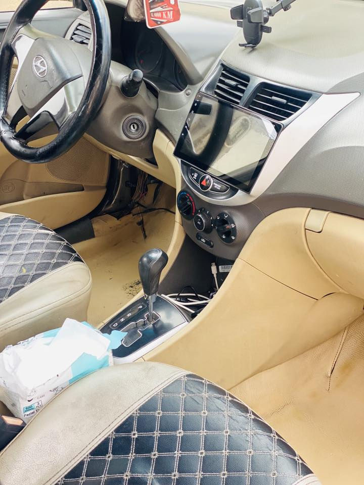 السلام عليكم ، اكسنت 2014 رقم بغداد ضررها جاملغ وبوند رش بدون دواخل سنويه جديده انا الشرعي مكان السياره الموصل الايسر السعر ( 90 ) وبه مجال شي قليل . 
***********   /  ***********
