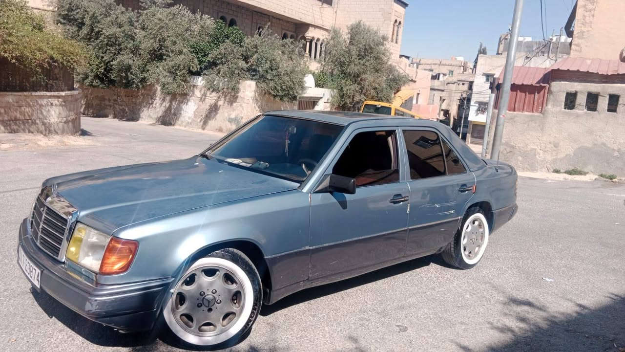بسم الله الرحمن الرحيم سياره للبيع مرسيدس بطه لون ازرق سماوي موتور 2000 اسود جير عادي موتور وجير عالفحص مرخصه ومؤمنه كونديشن سانتالوك باور ستيرنج قزاز عالكهرباء جنط المنيوم مميز كهربائيات كل شيء فيها شغال مشيتها حلوه سياره بالصلاه على النبي والله يبارك لصاحب النصيب وسعر 1850 قابل للتفاوض بشيء بسيط العنوان الرصيفه اي استفسار ثاني على الرقم0788489272


**إذا كنت صاحب هذا الإعلان وتريد حذفه لأي سبب، رجاءا أرسل رسالة إلى الدعم الفني**