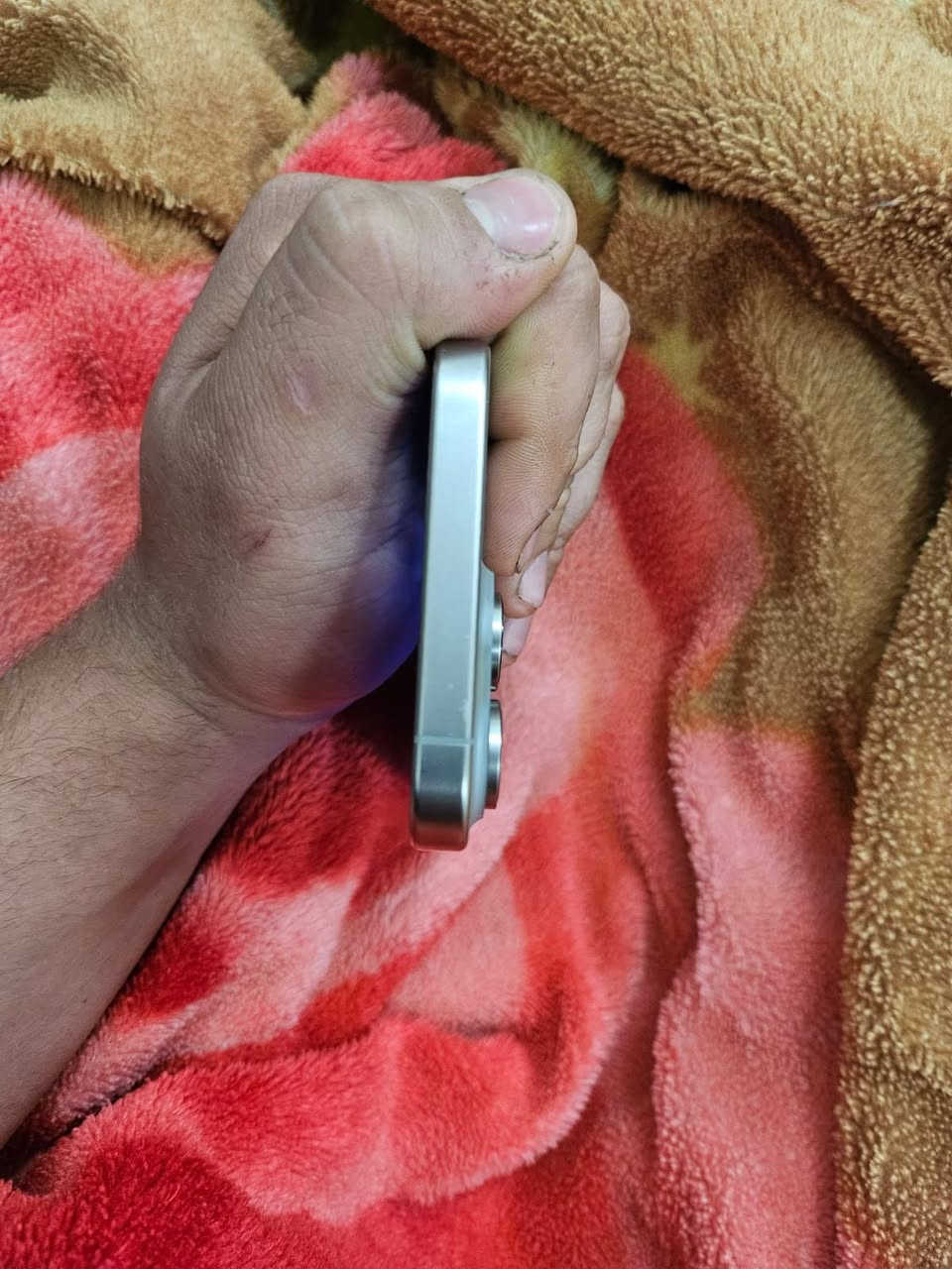 سلام عليكم آيفون 15برو ماكس شرق اوسط جهاز غير داخل بل صيانه ول صوره واضحه شاشه نضافه 100/100 ***********بغداد الاعظميه
