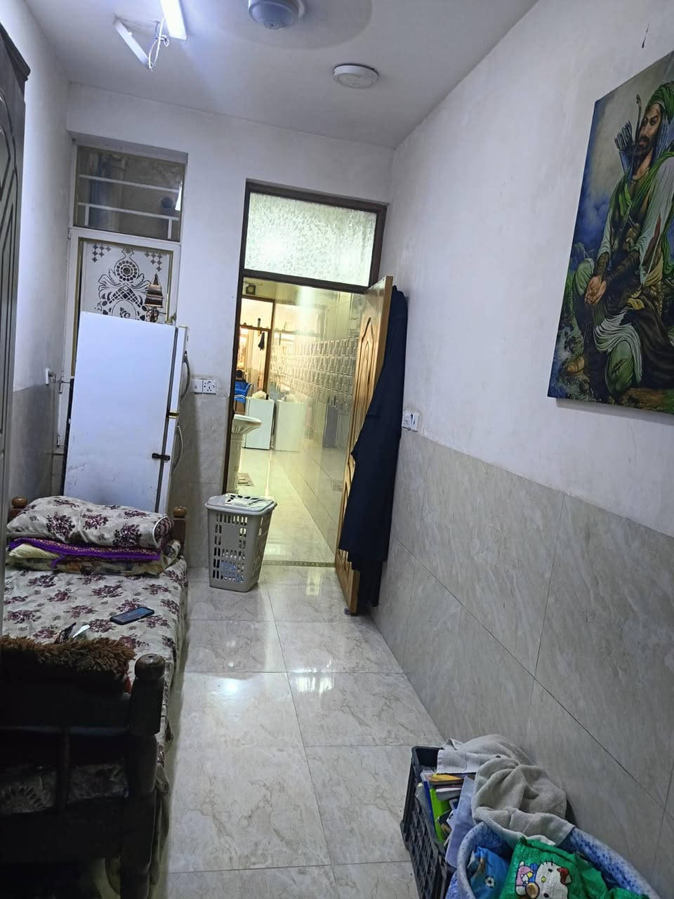 بيت 50 متر الايجار 3 غرف نوم وخدمات طابقين منطقة الشعب بظهر سوك شلال قريب على فتحة سوك شلال من جهة شارع الصحة ***********
