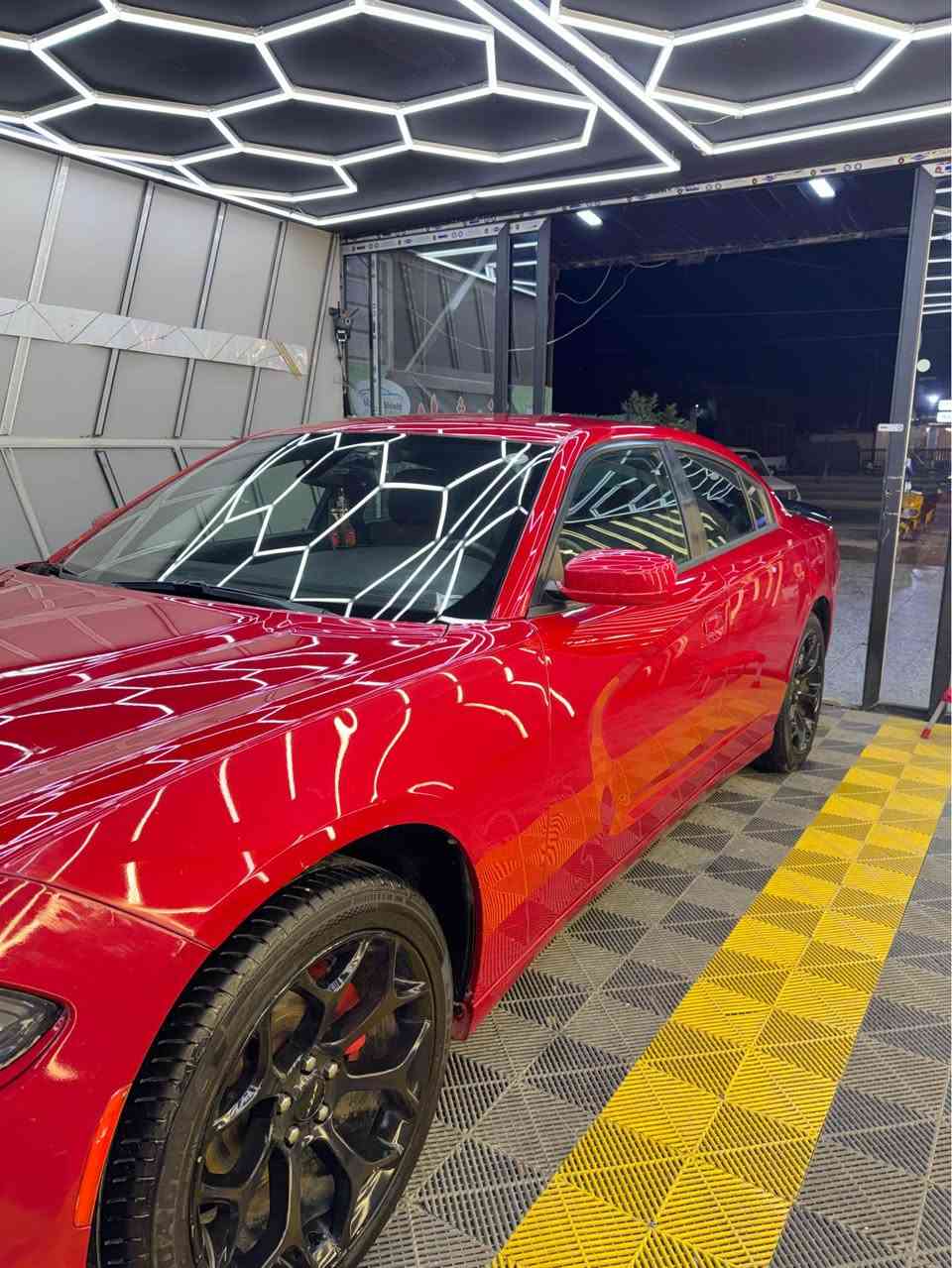 سلام عليكم جارجر 2016 
احمر شذري 
سياره وارد امريكي كلين تايتل 
بيهه ملاحظات صغيره جاملغ جهه عكس السايق بي بارد خفيف مثل ماموضح بالصور بدون صبغ 
وربع البنيد مصبوغ اثر حرك بي بي اف افلام حمايه 
موجود مقطع مالتهه سابقاً قبل الصبغ 
سياره نضيفه بمعنى الكلمه استخدام شخصي
 سعرهه 198$ 
للأستفسار : ***********
متوفر واتساب بغداد, العراق
