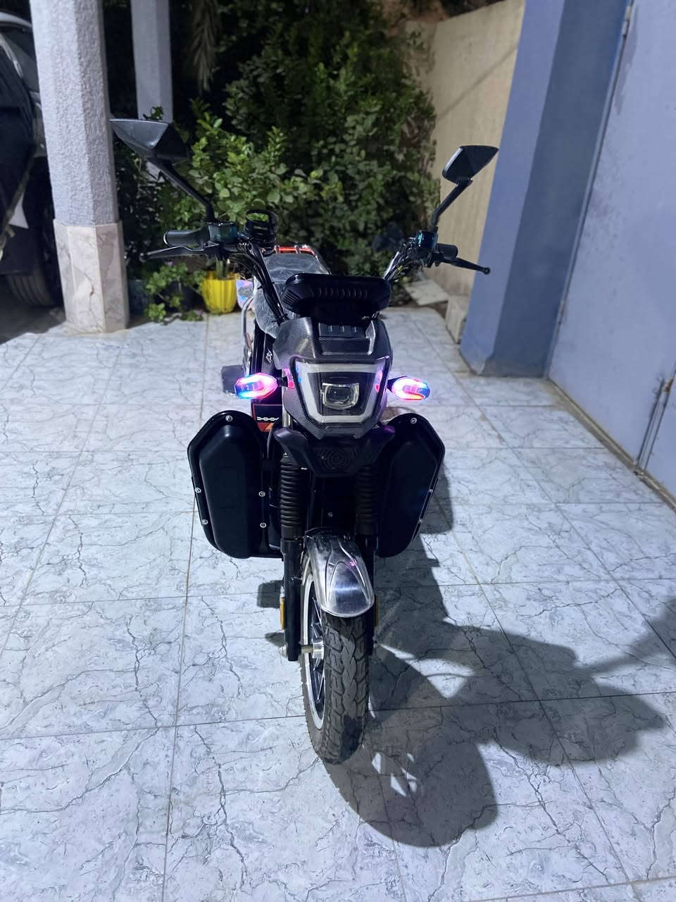 سلام عليكم دراجة شحن للبيع دراجة صار سبوع من شاد بطاريات السعر خاص وبي مجال الشري يتصل ويدلل ***********
