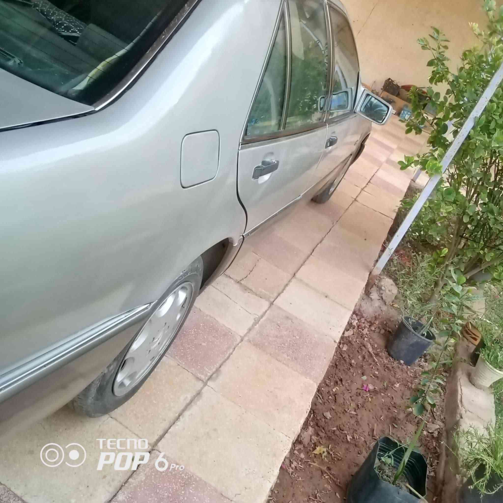 سلام عليكم مارسدس للبيع ترايك 180كامله من كل النواحي سياره فول ***********سنويه صاقطه تحويل معاليه لو الف دينار السعر 37وبيها مجال
