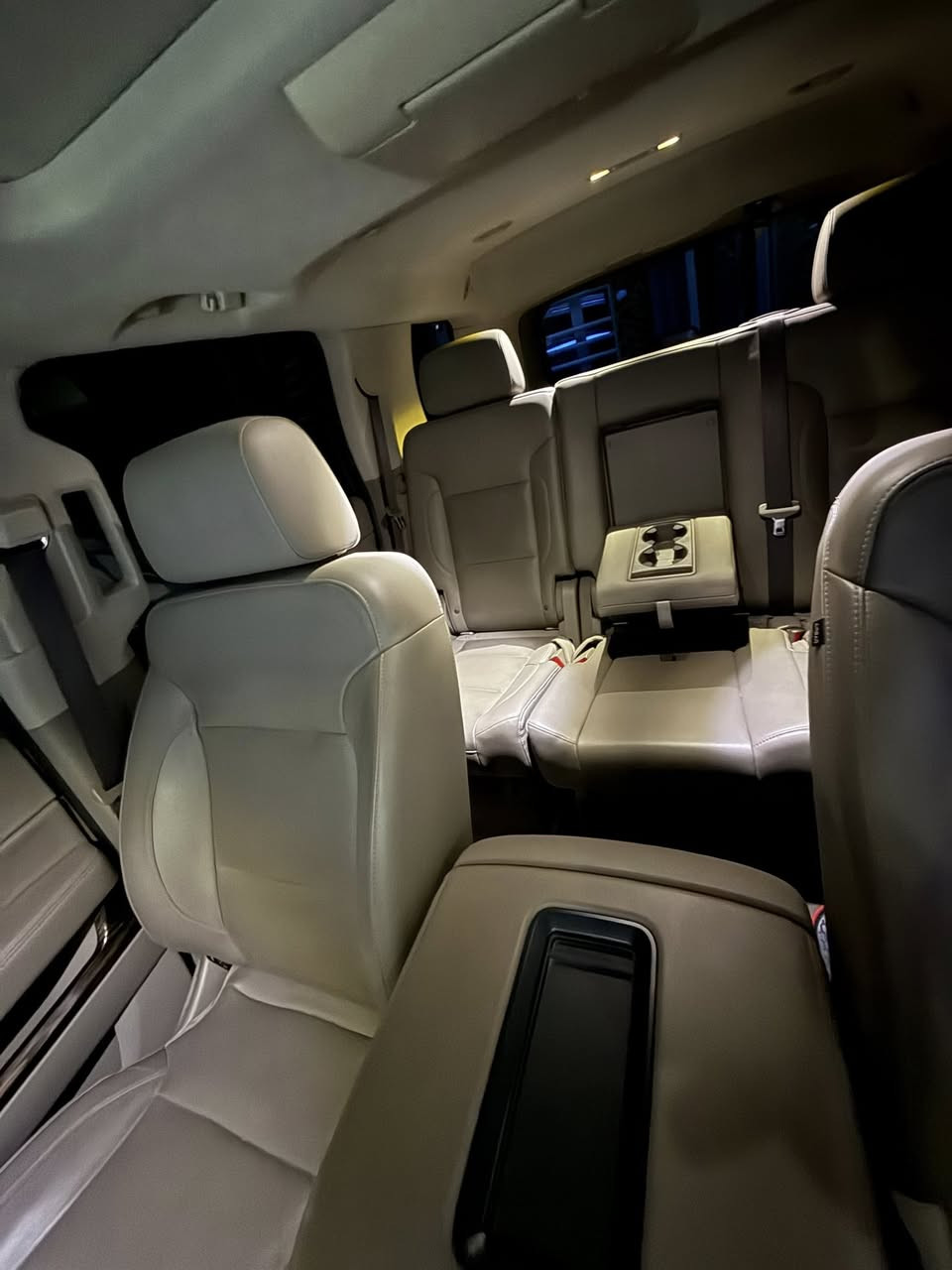 السلام عليكم
يوكن2019 بغداد 
خليجي فول الفول
مكفوله كفاله عامه
بيها بس رصعه بالجاملغ الامامي الايمن
اعلى مواصفات 
بسمي السيارة
ماشيه 108km الف 
سيارتي الخاصه مال جناي 
مكان السيارة بغداد
للاستفسار ***********
