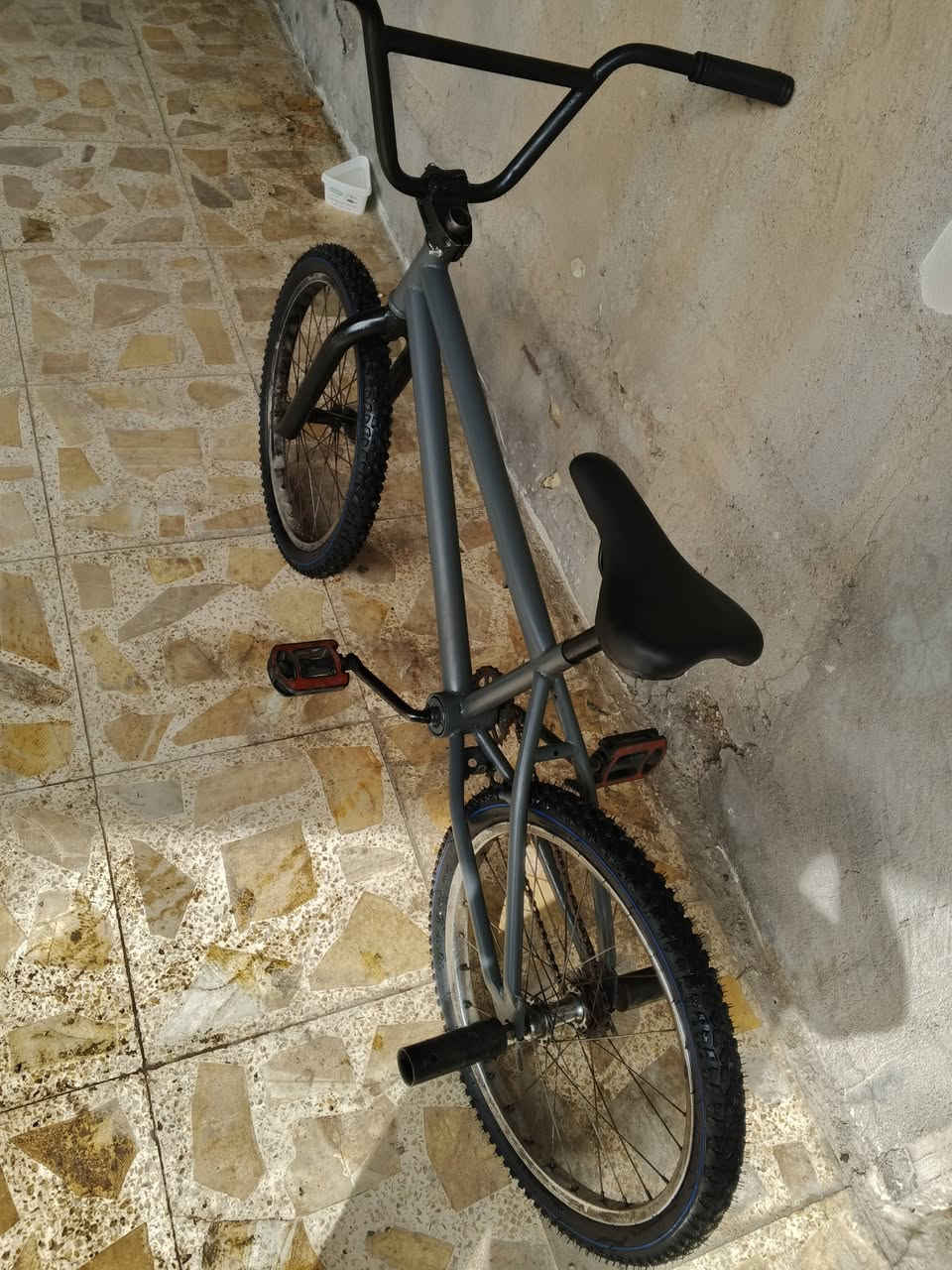 ا
السلام عليكم بايسكل BMX مال حركات خفيف كلش بي ملعب بل ويلات بس البايسكل مال تعمير جديد رصاصي مطعم اسود البايسكل سعرة 70 الف وبي مجال *********** اكون على الواتساب متواجد اكثر
