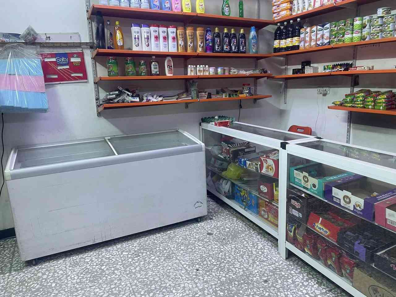 السلام عليكم اسواق للبيع لعدم التفرغ ايجارها ٢٠٠ اربع عوارض عموديه اثنين سطحيه للستفسار الاتصال ***********
