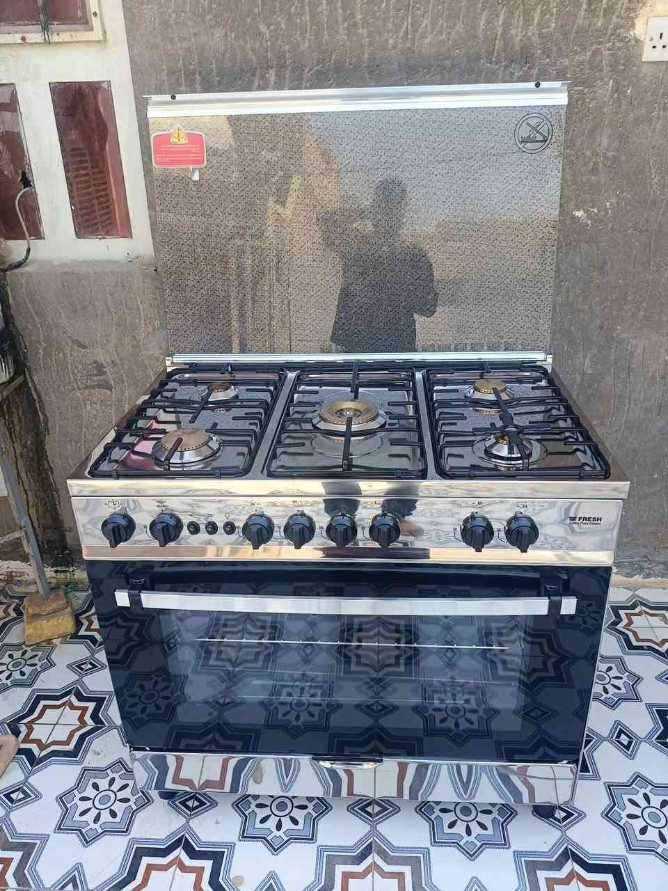 طباخ للبيع افريش  مصري استخدام اسبوع فقط خمس مشاعل 90\60 للتواصل الاتصال على الرقم ***********
