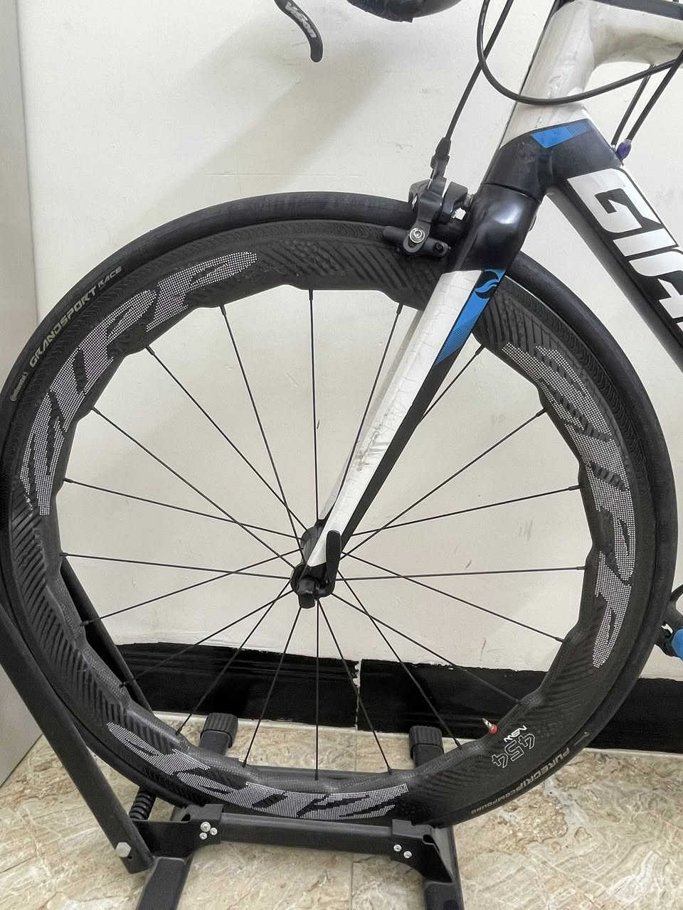 ￼ Giant Defy Aluxx  🇹🇼
دراجة جاينت 
ابيع كامل وابيع قطع 
تريد ويالة أو فقط فريم أو فقط سستم
الويالة : ZIPP 454nsw 
كروب سيت : بالكامل 105 حتى بايدر لوك 105
فريم : المنيوم خفيف جداً

راسلني واتساب : ***********
او ماسنجر على الخاص
