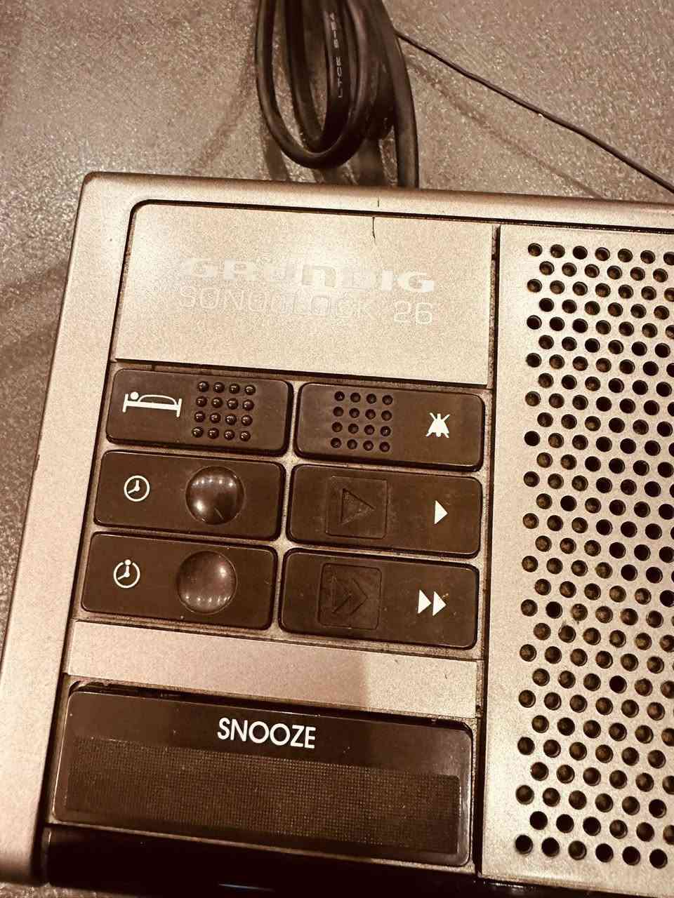 راديو الماني كروندك  مع ساعة منبه 2 موجة اف ام و اي ام
*********** واتساب المحل في السليمانية يوجد توصيل
