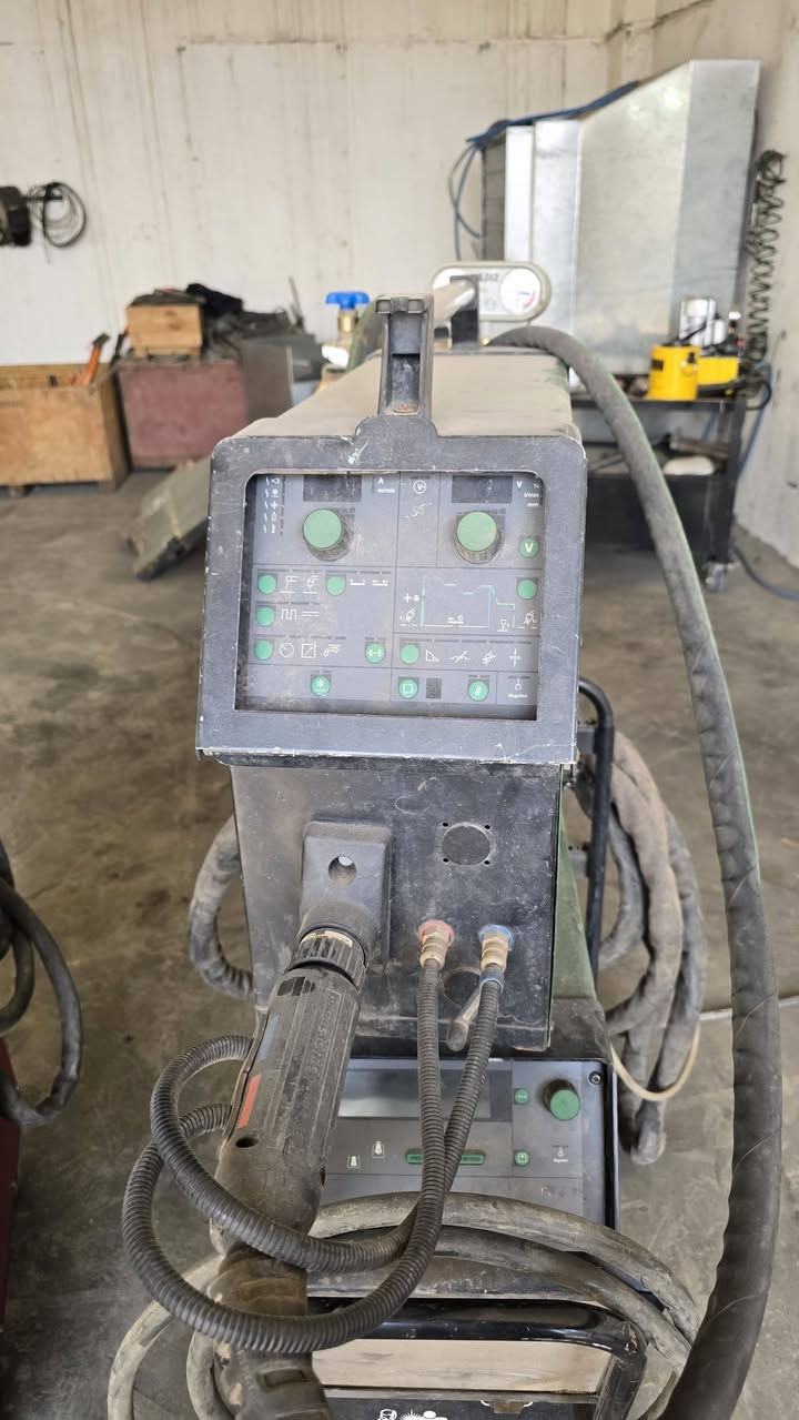 السلام عليكم اخوان للبيع ماكينه لحام سي اوتو تبريد مويه قوه المكينه 400 امبير ماكينه فول مواصفات 
سعر المكينه 25 ورقه وبيها مجال 
***********
العنوان كلار المنطقه الصناعيه
