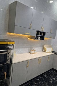 كاونتر خشب قياس مترين 3. قطع  السعر 275. فقط  الحجزز 07777113876