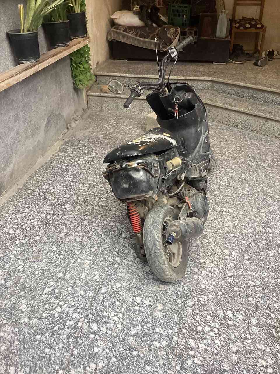 سلام عليكم ماكس عدله للبيع لدراجه طافيه ماعرف شنو السبب تجي تحمل وتروح لا تكلي شبيها الدراجه بلادي مكينه مال رمبه لكهربايات كلهن شغالات عوزه ترتيب السعر 225 قفل ربع مينزل بيها صالنصه صجمي عواني بغداد حي البتول *********** متواجد واتساب وفيس
