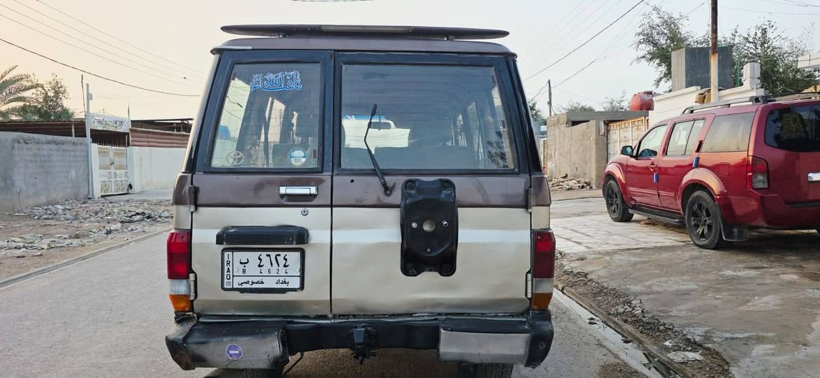 لاندكروز شاص مديل 1996 رقم بغداد بأسمي محرك او كير ملكه 6 سلندر حجم 3000  سياره  جاهزه
او خير من الله  *********** سعر جدا مناسب اتصل او تدلل
