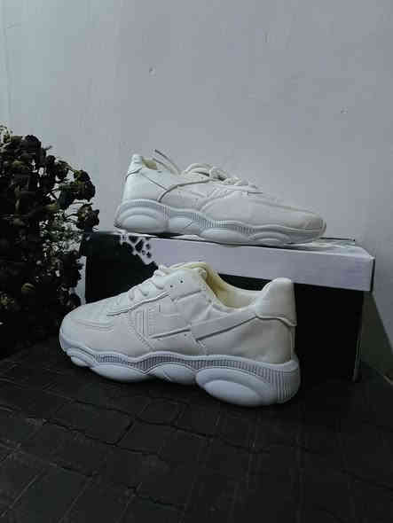 احذيه نسائية ✨

❞  ( كُل القطع سعرها 8000 فقط ) 
❞    متوفر توصيل فقط 

📍للاستفسار اكثر دز الصوره بالخاص وراح يوصلك اذا القياس اللي تريده متوفر او لا
ويكون الحجز عن طريق الرقم اتصال واتس// *********** 

📌ملاحظه:- الاحذيه كلها جدد مو باله
