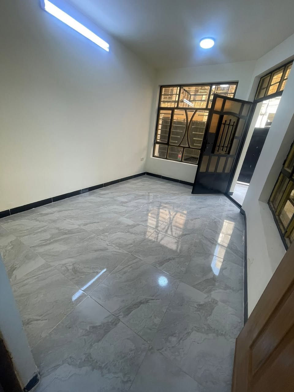 للإيجار في السيدية 🏠

📍 الموقع: السيدية – عرض شارع 15

📐 دار المساحة: 50 متر

🔹 مواصفات الدار:

غرفتين نوم 🛏️

صالة 

مطبخ 🍽️

خدمات كاملة 🚿

✨ الدار نظيف جداً وجاهز للسكن فوراً

الأيجار 750 ألف

📞 للاستفسار أكثر

  الاتصال على الرقم:  
***********6
