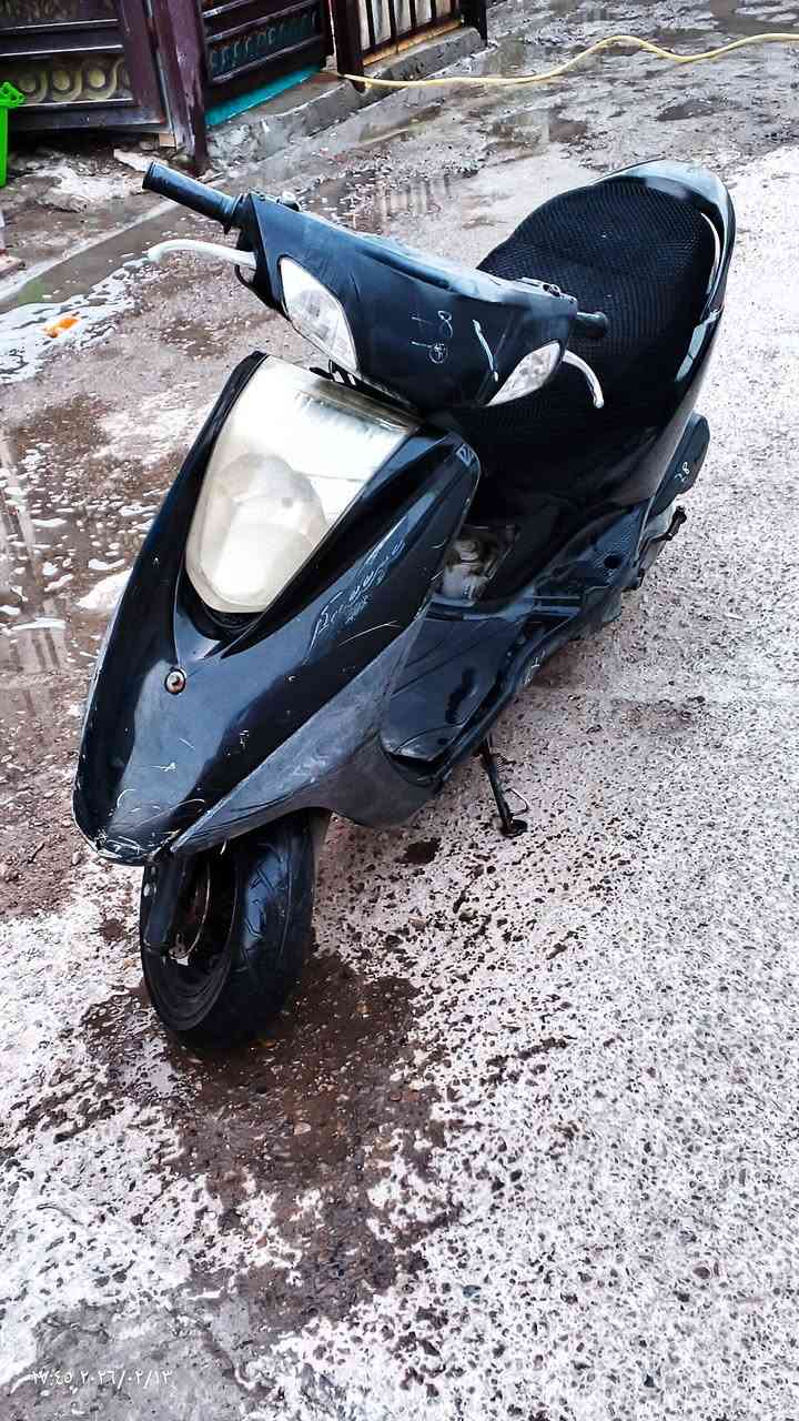 للبيع
السلام عليكم ورحمه الله وبركاته 
دراجة بريز رمبة مستعملة فول مواصفات للبيع
النوع: بريز🏍️
الاستخدام: الدراجة مال رمبة، يعني عملية جداً ومحركها نشط. 
الحالة الخارجية: الدراجة بيها شخوط واضحة بالبدي وموضحة بالصور (البيع على وضعها الحالي).

السعر: 350 ألف دينار عراقي.
بيها مجال بسيط للشراي .

بغداد البياع 
التواصل فقط واتساب 
***********
