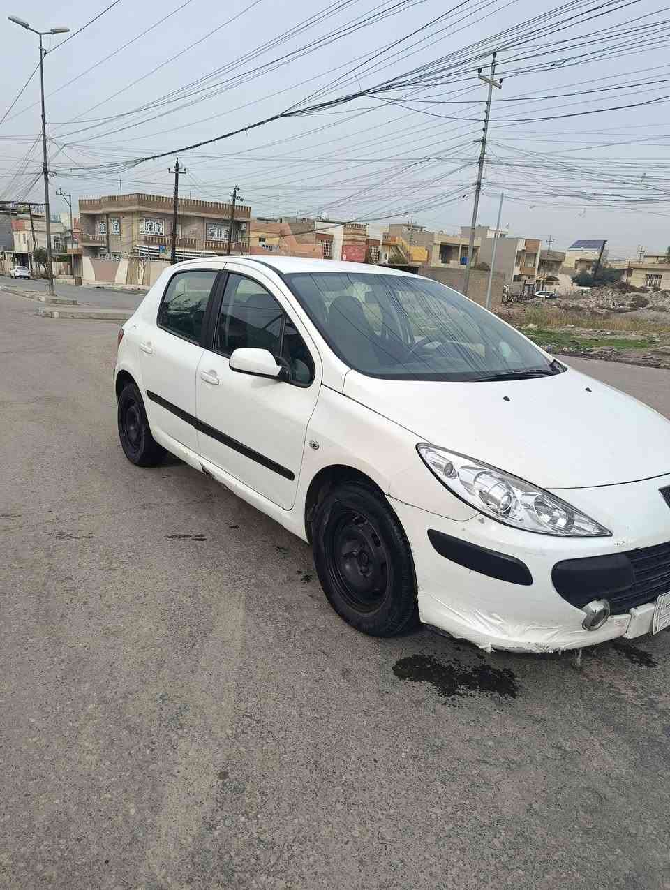 بيجو 307
موديل 2006
رقم بغداد
سنويه جديد
رقم انكليزي
محرك وكير جديد
صبغ احزام جماليه
جمات كهرب
شاشه كبيره
طخم امامي وخلفي نضيف
تدفئه تبريد شغال
السعر /52
العنوان موصل/ الزهور
 ***********
 ***********
