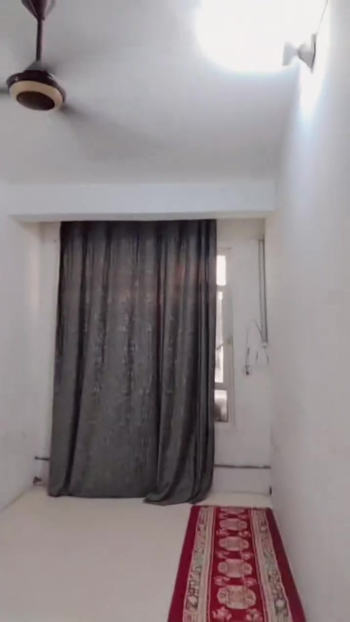 سلام عليكم عندي شقه رهن المساحه ٥٠ متر بيها غرفه ٦ف٤ مع صاله او مطبخ مع صحيات داخليه او بيتونه او درج وحدها شقه جدا نضيفه ومناسبه سعر ١٠ مليون المده سنه او قابله لتجديد عشره مليون كربلاء حي أمن داخلي شارع طارق خيكاني على شرع مباشر مكتب بركات ام البنين استفسار على رقم *********** /***********ارقام بيهن وتساب
