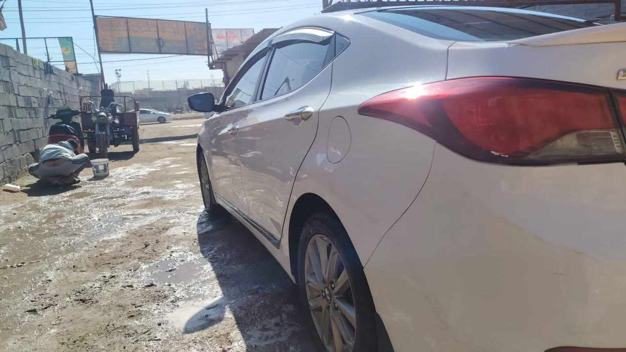 السلام عليكم النتره خليجي رقم بغداد نكليزي بيهه قطعتين مرخايات بس مديل 14شكل 16فتحه محرك 1800حداده جديده تخم تاير جديد تبريد بيهه مكانات صبغات صغار  سياره حلوه سنويه 30مكانه السياره نجف الكوفه السعر 115وبيهه مجال ‭0788 556 6584‬
