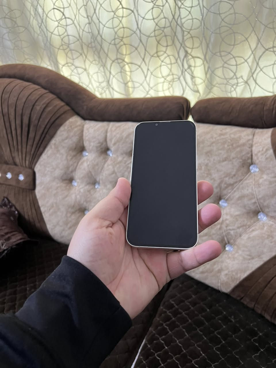 ايفون 13 عادي شرط ما مفتوح
الجهاز نضيف مثل ما موضح بالصوره
 
ذاكره 128 
تك سيم 
لون ابيض نضيف حيل 
بطاريه 🔋🔋94 

السعر 440 الف 

‭0783 599 9699‬
