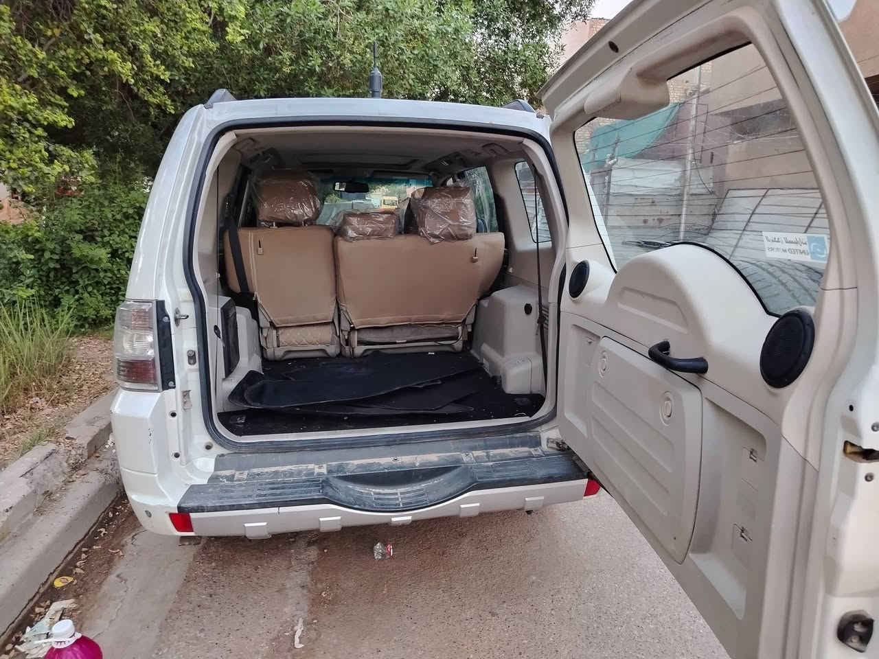 سلام عليكم
مراوس فقط
باجيرو حبتور ٢٠١٠ مكفولة عام فتحة بالسقف كشنات كهربائية جلد تبريد ثلاث قطع ثلج حدادية جديدة الرقم *********** موجود بي واتساب فقط مراوس
