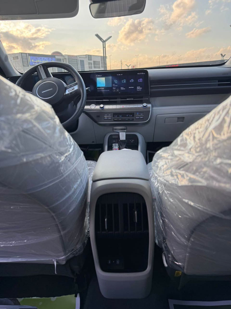 السلام عليكم عندي هونداي كونا موديل 2024 مواصفات sel شاشة كبيرة كاميرا دوارة حساس خلفي امامي رادر تحديد مسار  تحكم ستيرن كامل كشن كهرباء بصمة ويل كب كبير حادثهة دعامية امامية فقط  بدون ايرباك لون فستقي مميز وداخل بيجي  قيادة ذاتية ماشية 45 الف اي نقص مابيه رقم اربيل الجديد باسمي 
مكان السيارة شقق الصالحيه 
*********** 
السعر 188 ورقة وبي مجال بسيط بغداد, العراق
