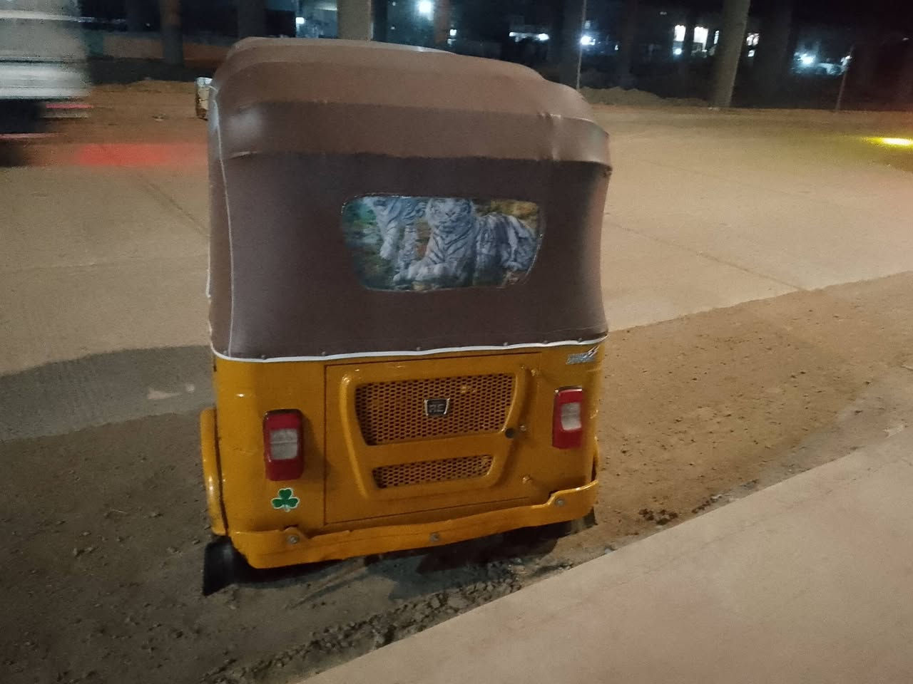 سلام عليكم تكتك للبيع 2021 تكتك خير من يم الله لاتنقيص لا تبخير تكتك بيهة طخة بل تكمة موضحة في ألصورة فدوة أروحلكم ألمو شراي ليتعبني مكاني بل شعلة رقمي ***********
