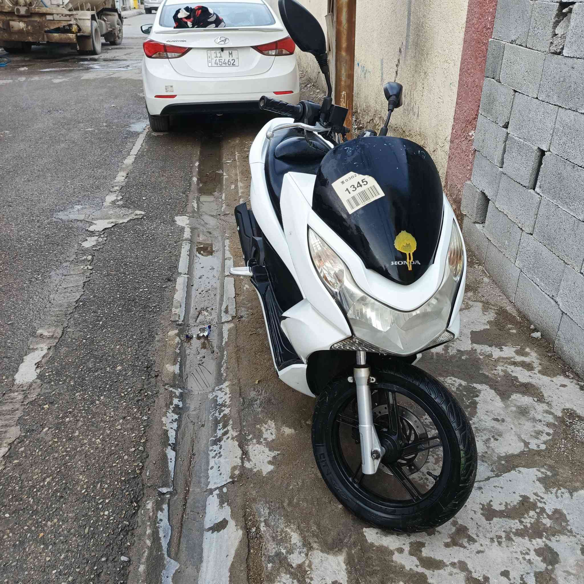 السلام عليكم للبيع دراجه pcx جيل الاول موديل 16ياباني السعر 10 ونص العنوان بعقوبه خلف المحافظه الاتصال ***********
