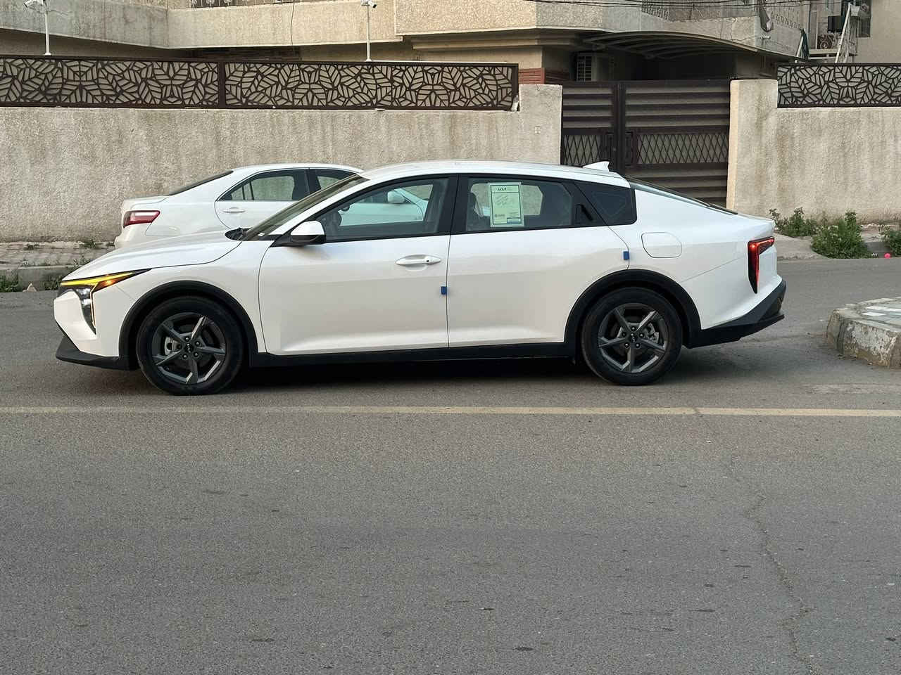 سلام عليكم للبيع كيا K4 وارد امريكي موديل ٢٥ ماشيه ٣ الف حادث موضح بالصور جاملغ خلفي وقبق صندوك بدون دواخل بدون ايرباك مكفوله لا شاصي ولا حوض مواصفات LX نص فول بصمه مكاني بغداد الكاظميه السعر ١٨٢ وبي مجال للشراي يتصل ***********
