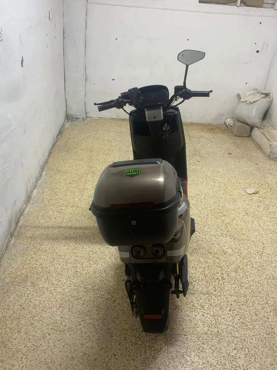 ماطور لبيع 3١8   4سرع. نضام البك .مثبت  سرعه كهربائيأت كلها شغاله نضافه كدام العين 600وبي. مجال لاستفسار اتصال ***********/***********
