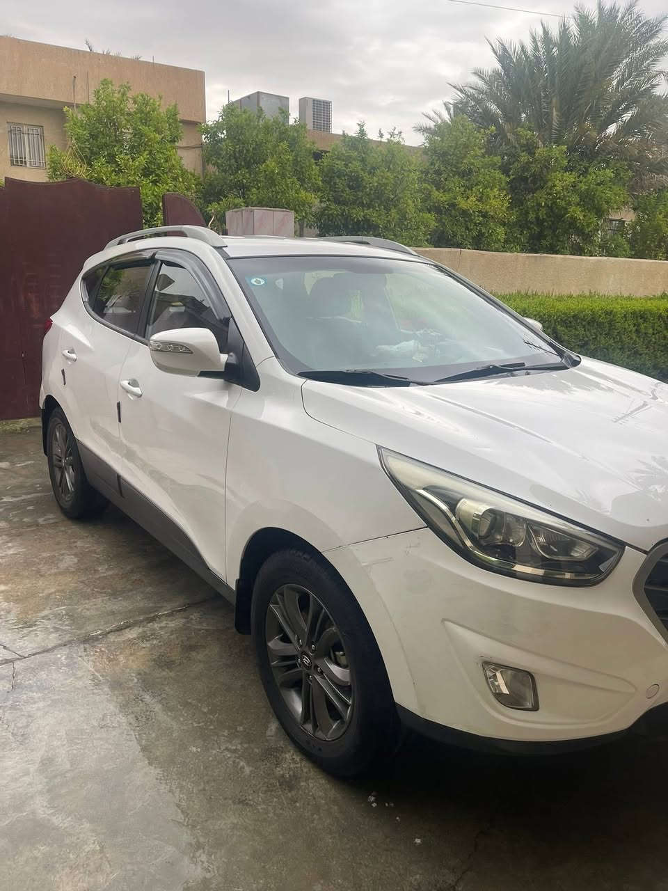 توكسان 2015 نظيفة 
گير ومحرك شرط ممفتوح 
السيارة مناقصة اي شي
تخم تاير صدر جديد
بيها مكانين بارد قليل وحالوب صارت عندي 
هم قليل السعر ١٥٥

سونار موجود
***********
