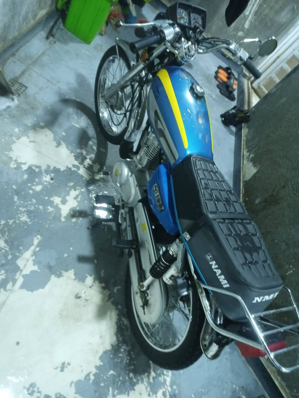 السلام عليكم دراجه بدون بدون للبيع دراجه جديد كلش الثاني ماله ٨٠ سعره 800 وبيه مجال قليل مستعجل على بيعته الرقم الهاتف (***********)
