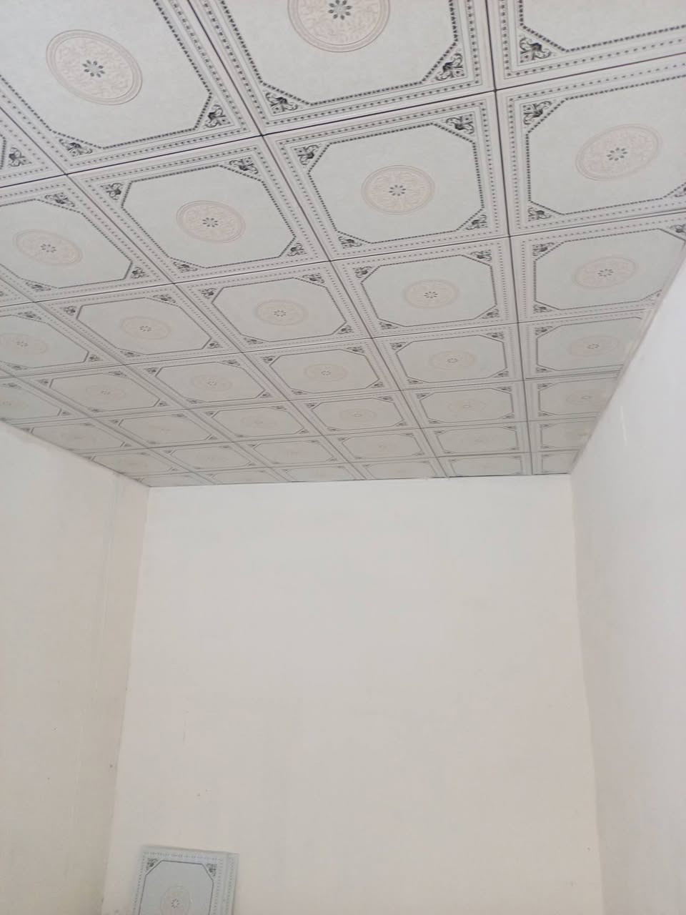 بيت للبيع مساحته متر٩٠ شارع المطار الجديد قرب بانزين خانة ريبال بي غرف ٣ ستقبال وصاره ومطبخ بيت كامل *********** قريب علا شارع ميتين متر
