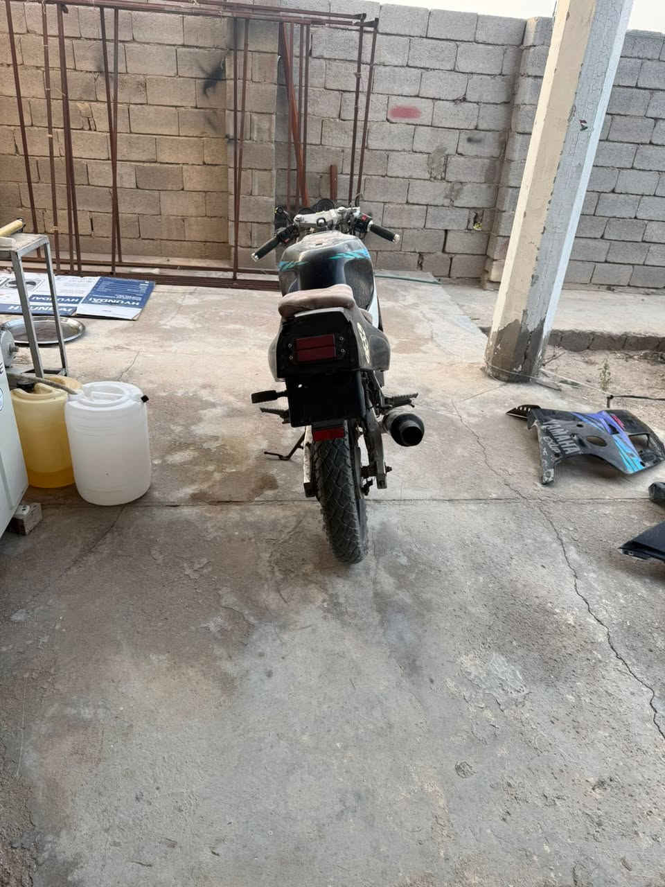سلام عليكم دراجه للبيع بطح ياماها محور صيني مديل 2000 جاهزه ما بيها نقص كفراتها وياها السعر خاص للاستفسار ***********
