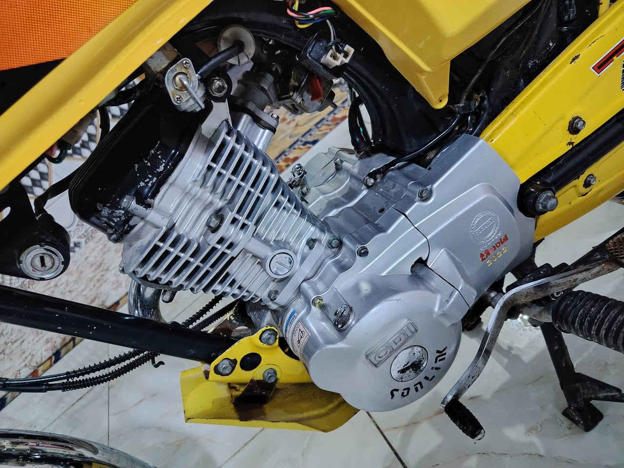 السلام عليكم 4 گير نامه برو غطاس موديل 2022 أصولي أصولي أصولي وكيلها العارضي مامفتوحه ولامبدل بيها شي حت مامفيسه مبدل بس تانكي ذاگ نزرف گلولي حط عجينه كتلهم لاتانكي جديد احسن حت يرتاح راسي دراجه شلعه كلش قويه ومثل ماشوف بالصوره دراجه نضيفه وملاحضه الكهربائيات لايت زنون عالي ناصي كلش قويه والاشاير مايشتغلن مافحصتهن يرادلهن كلوبات او شي مادري 
سعرها 800 مكاني نجف عامود 135


**إذا كنت صاحب هذا الإعلان وتريد حذفه لأي سبب، رجاءا أرسل رسالة إلى الدعم الفني**