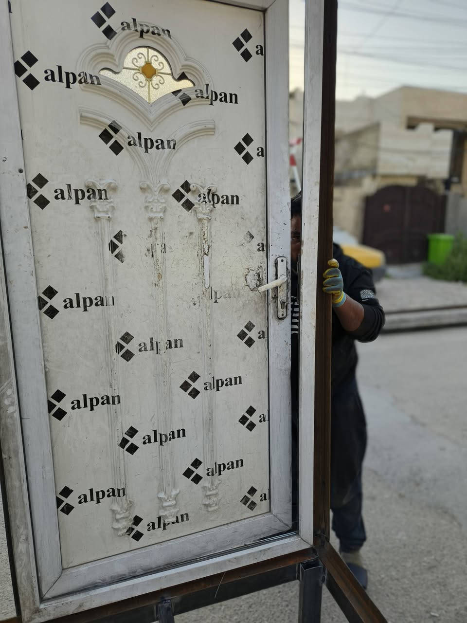 السلام عليكم مستعدين نغير نضام المولدات بتحويل الموقع بل كامل وتوزيع الحمل على بوردات خارجيه ونخلصك من الهوسه الي بلشارع ويصير نضام بوردات كل الي على صاحب المولده هو توفير البوردات والضفيره والباقي علينه تنصيب البوردات ولحيم الهياكل علينه مد الضفاير علينه ونصب الاعمده علينه ونقل الجوزات والاسلاك مال مشتركين هم علينه بس اوكف من رخصتك لا تكلي هاي الشغله سهله واي واحد يجي يشتغلها لا عزيزي الشغل صعب وتعب للمو خبره وللمامشتغل هاي المرحله احنه مشتاغلين بهيج مجال وشغلنه مصور ومثبت والحمد لله امكانيه عاليه بهيج امور وحته نكدر نساعدك اذا كان عندك معارضين على نصب البوردات راح نختارلك مكان تنصب بي وانته مرتاح وخصمك ميكدر يفك حلكه لان مراح تأثر علي وكل هاذ بلا مقابل بعد ما نختم الشغل ونحول جوزات المشتركين والعالم ترتاح وماكو احد عنده نقص راح تبقه الوايرات الي رايحه للمولده هاي راح تصير من نصيبنه مقابل التعب والجهد الي بذلنا كون على ثقه وتواصل وياي واني بخدمتك راسلني واوثقلك المواقع الي شتغلناها صوره وصوت وما انصحك تنطي الشغل الياهو الجان لان توجع راسك *********** ابو محمد
