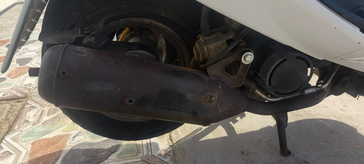 السلام عليكم دراجه فراشه فحل شغاله من الطول للطول كفرات مختومه ماكينه رامبا ما مفتوحهس بسعر 450 بها مجال بسيط من هذا رقمي ***********
