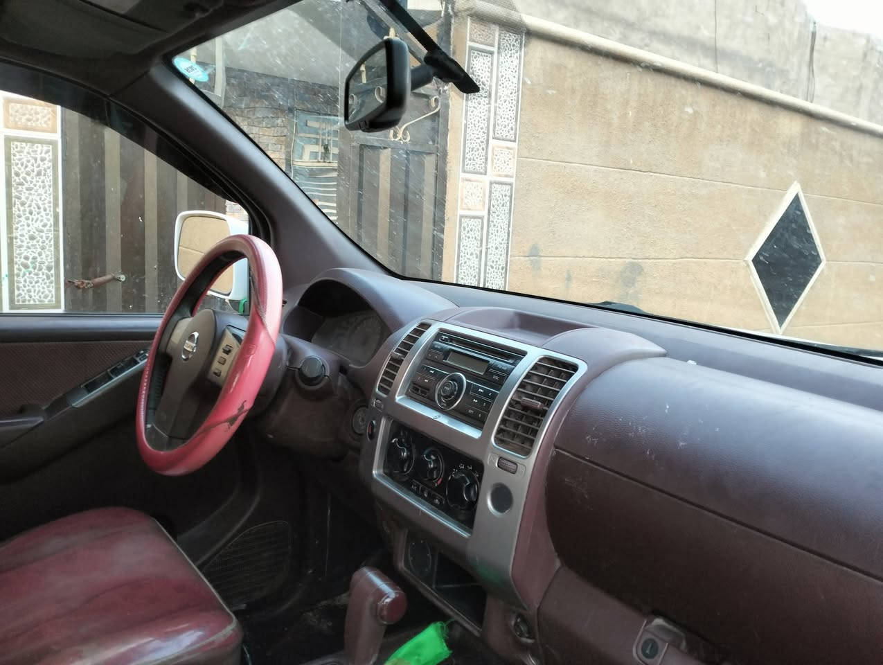 سلام عليكم للبيع والمراوس نيفارا اوتوماتيك موديل 9محرك بلاد رقم سليمانيه جديد الدولي سنويه لل31 مابيها صبغ محرك بيه بخار قليل سعر 86وبيها مجال للطيبين عنوان كربلاء ***********/***********

