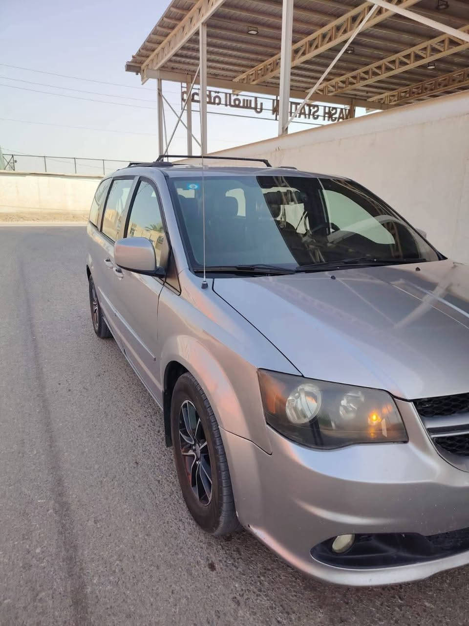 سلام عليكم
سياره دوج كرفان ٢٠١٦ فئه RT
الون رصاصي 
رقم بغداد بسمي
كير ومحرك نضيف وجدد 
المواصفات 
1- الكشنات كهرباء صدر وسايق 
2-البيبان خلفيه كهربائية 
3-تبريد 3 قطع فول تحكم 
4-استيرن متحرك 
٥-تحكم استيرن
٦-محرك 6 سلندر 
٧-جام كهربائي 
٨-شاشه اصليه قلاب
٩-كشنات جلد 
١٠- ويل كب حجم 17 
١١- تشغيل عن بعد 
١٢- فتح بيبان على بصمه 
١٣- سستم صوت  
١٤- اكروز سرعه 
١٥- نضام ايكو
١٦- باب الصندوك كهربائي
١٧- تشغيل اناره داخل بلكامل
١٨- فرس وسط امامي 
١٩-فرس سقف
٢٠- كشنات بلع 
سياره وارد امريكي
السياره حلوه ماشاءالله ونصيفه ابشكل مال جناي 
***********
السعر 145 وبيه مجال
مكان السياره نجف
