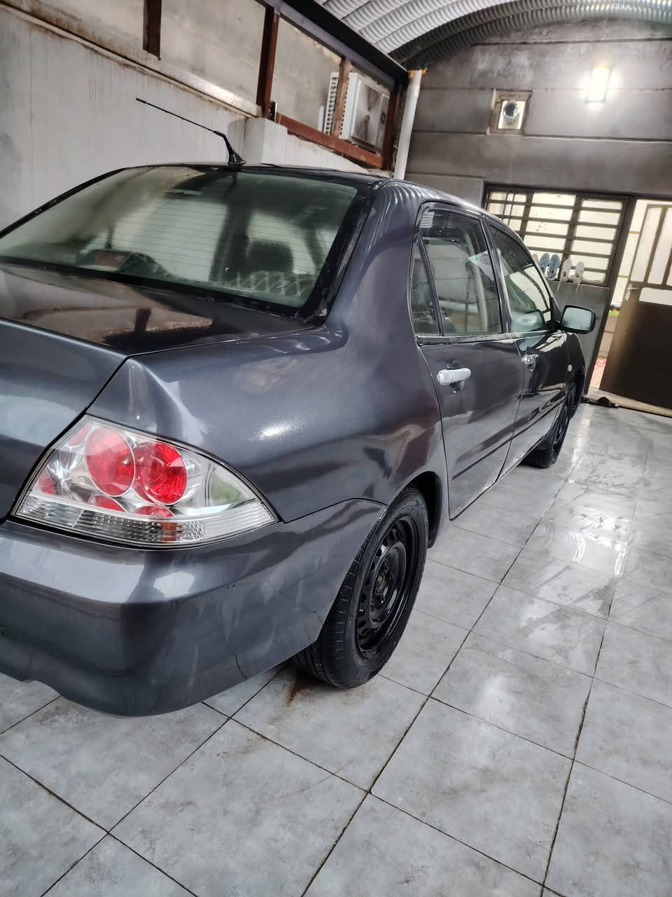 السلام عليكم اخوان لانسر ١٠ خليجي السياره جديدة بمعنى الكلمة واحلى من الصور بالحقيقة مصبوغه عام جراد جان بيهه وضربة جاملغ خلفي وطختين بسيطات وصبغتها رقم قادسية أكفلها كص عيب شرعي وضربة قوية شواصي بالكارتون مكينة كير كفالة كلشي شغال بيهه شركة السعر ٦٧ مال بيع مكان السياره الديوانية فلكة شارع ٦٠ هاتف *********** وهاي كل التفاصيل فوك مع الود والاحترام
